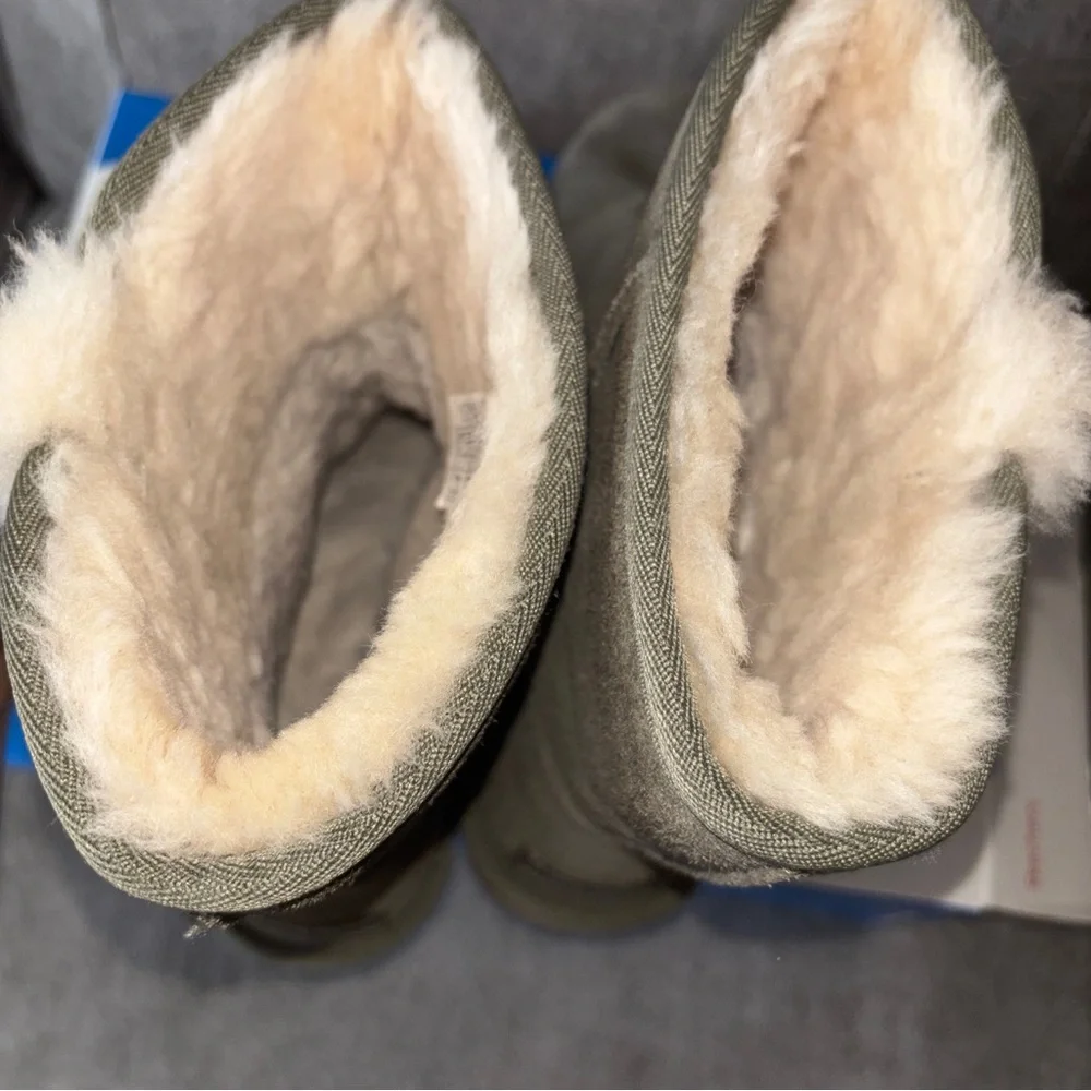 Koolaburra by Ugg Women’s Victoria Short Fur Boots Size 10
